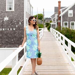 Novelty Pineapple 3D By The Pool Women's Crossbody Bag